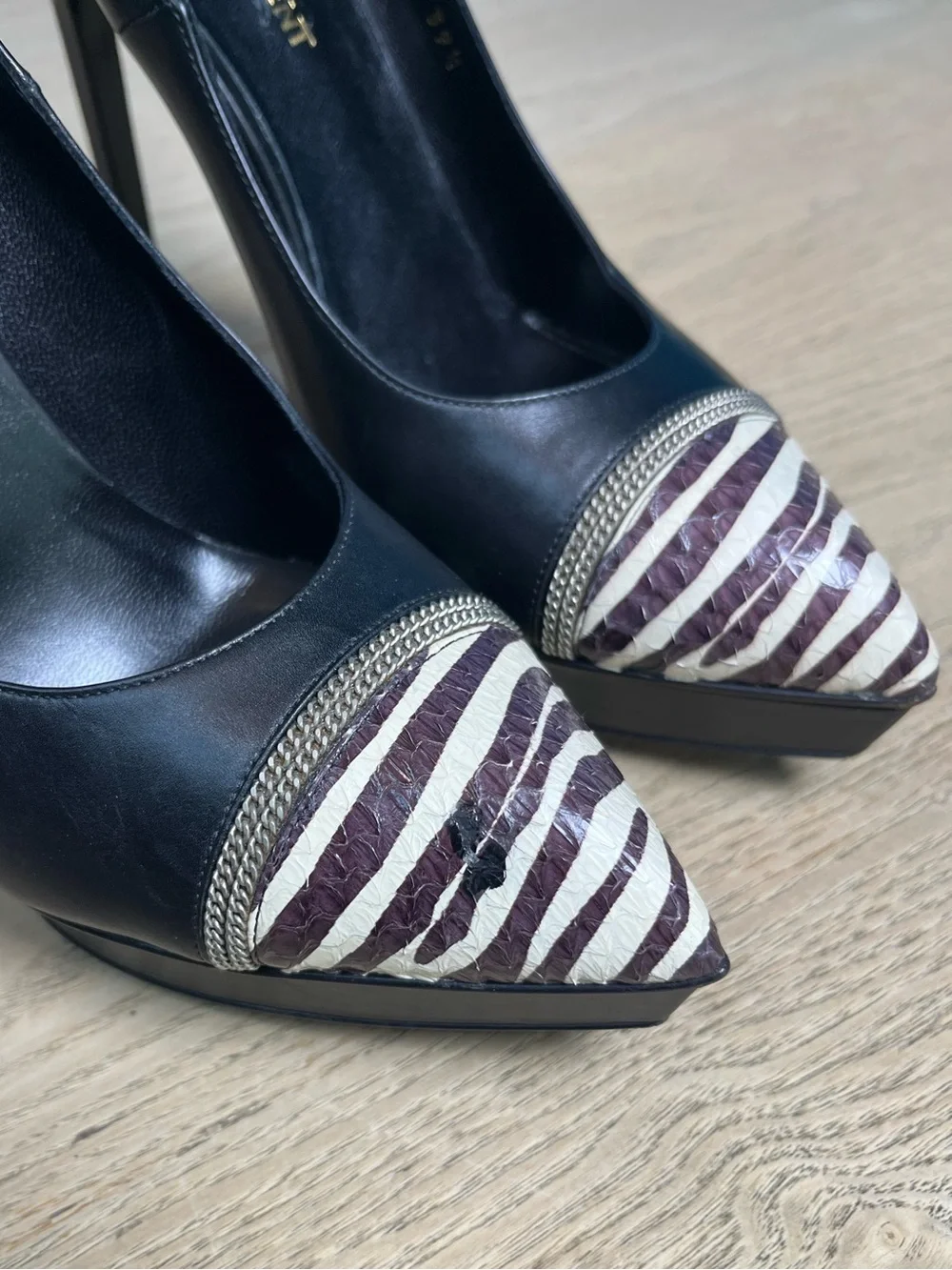 Saint Laurent Black Leather Pumps with Zebra-Print Pointed Toe - Picture 5 of 12